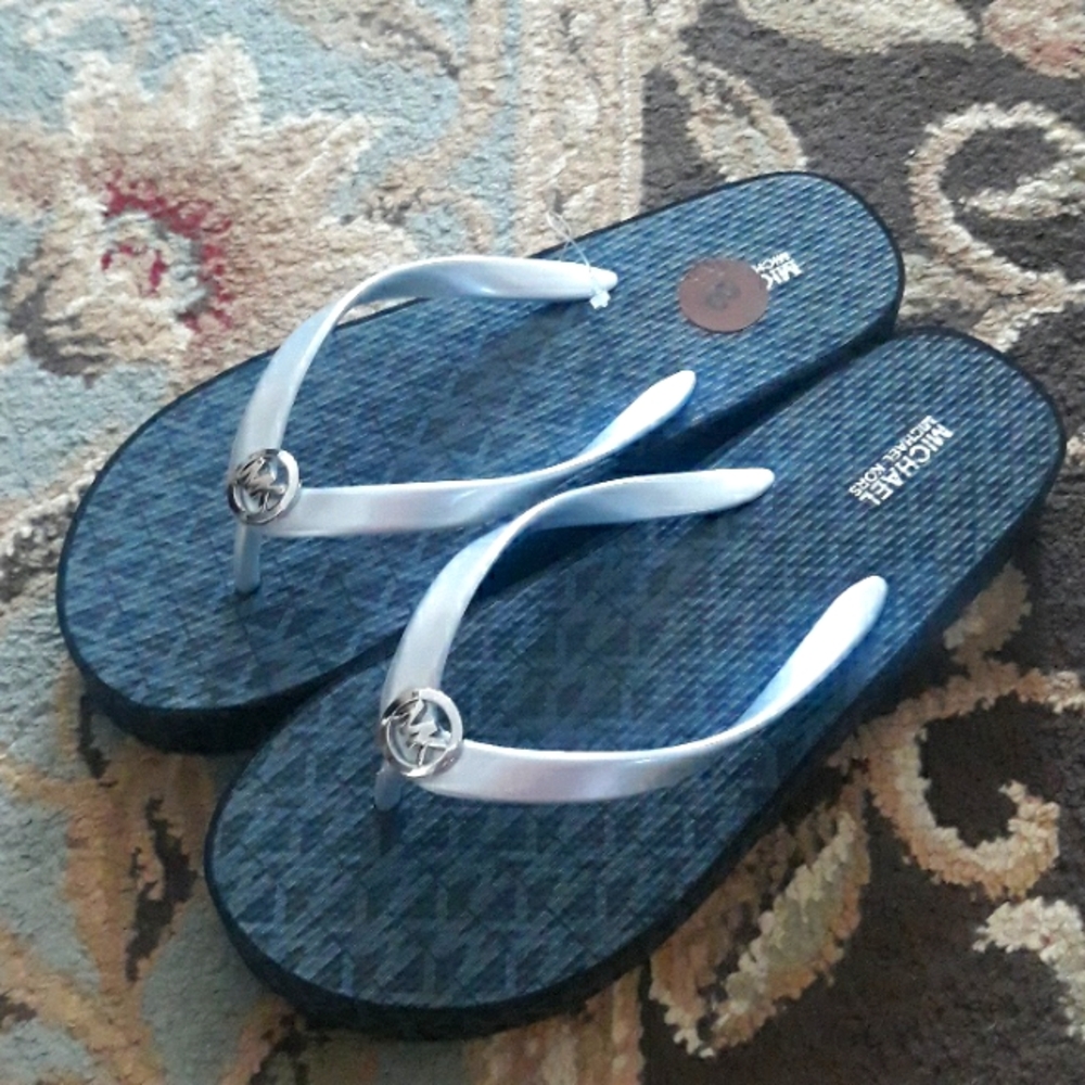 5x*Host Pick*Michael Kors adorable flip flop sandals